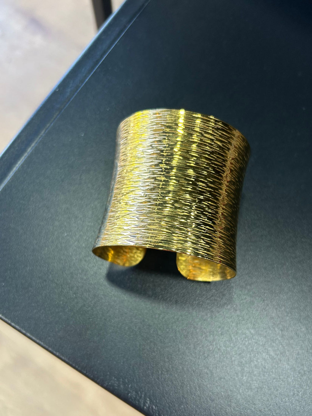 Pulsera brazalete Rigido Ancho - Dorado