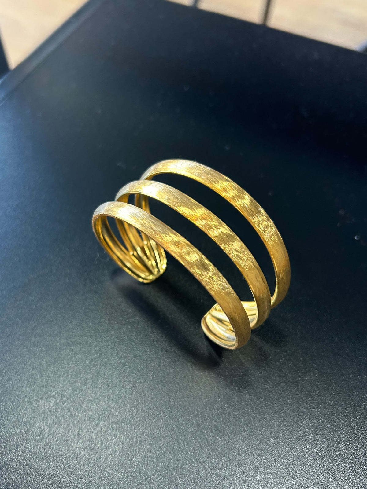 Pulsera brazalete Triple Linea - Dorado