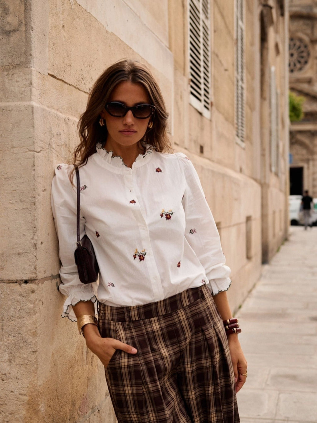 CAMISA BORDADA FLORES PEQUEÑAS - BLANCA
