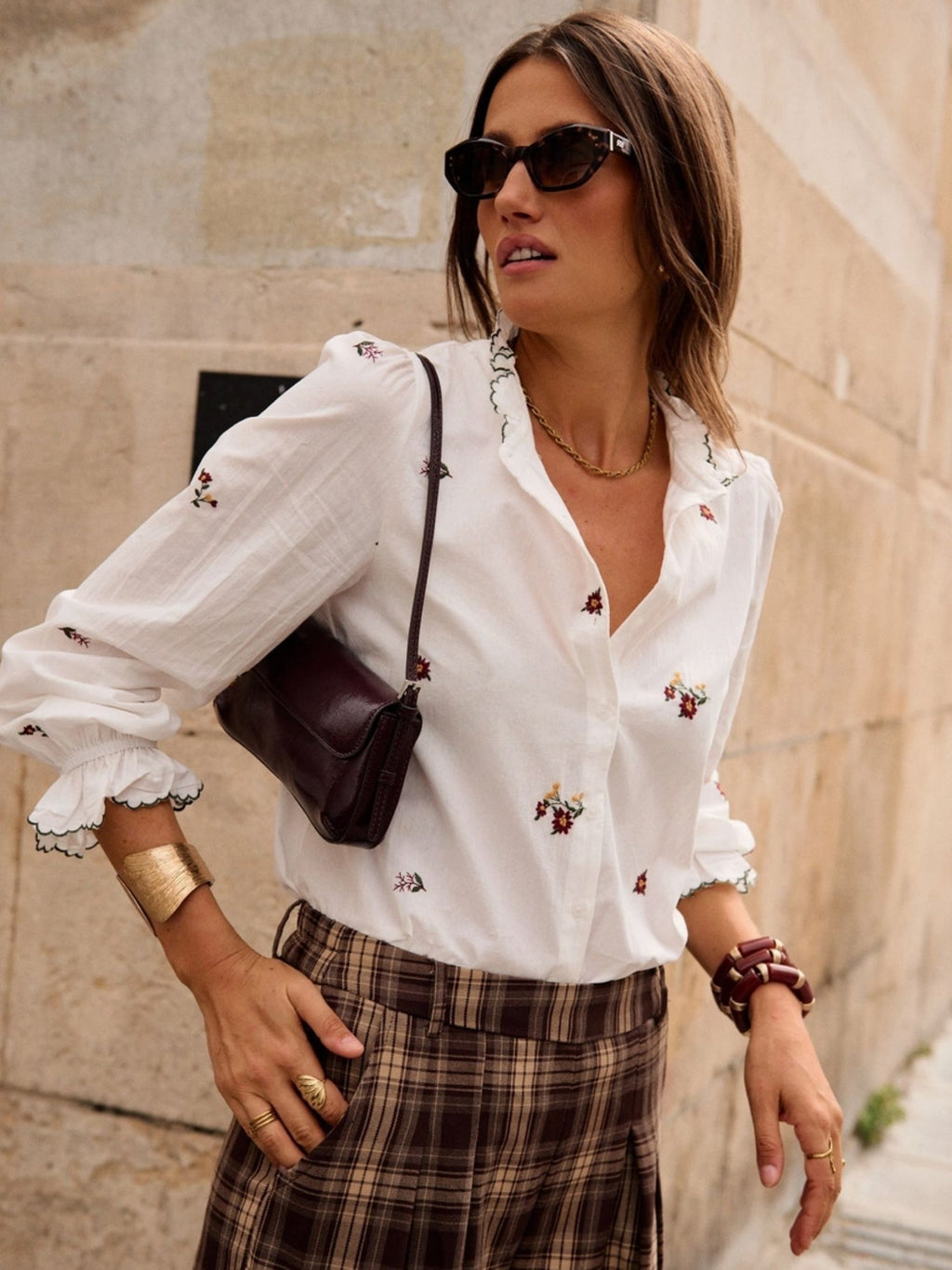 CAMISA BORDADA FLORES PEQUEÑAS - BLANCA
