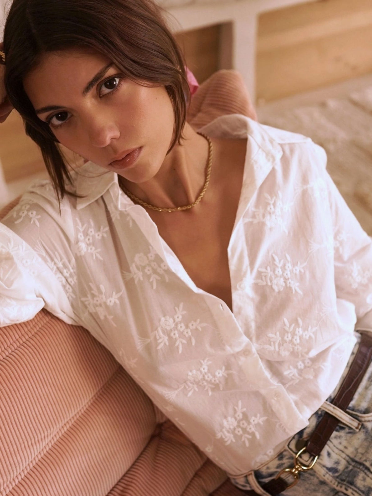 CAMISA BORDADA FLORES - BLANCA