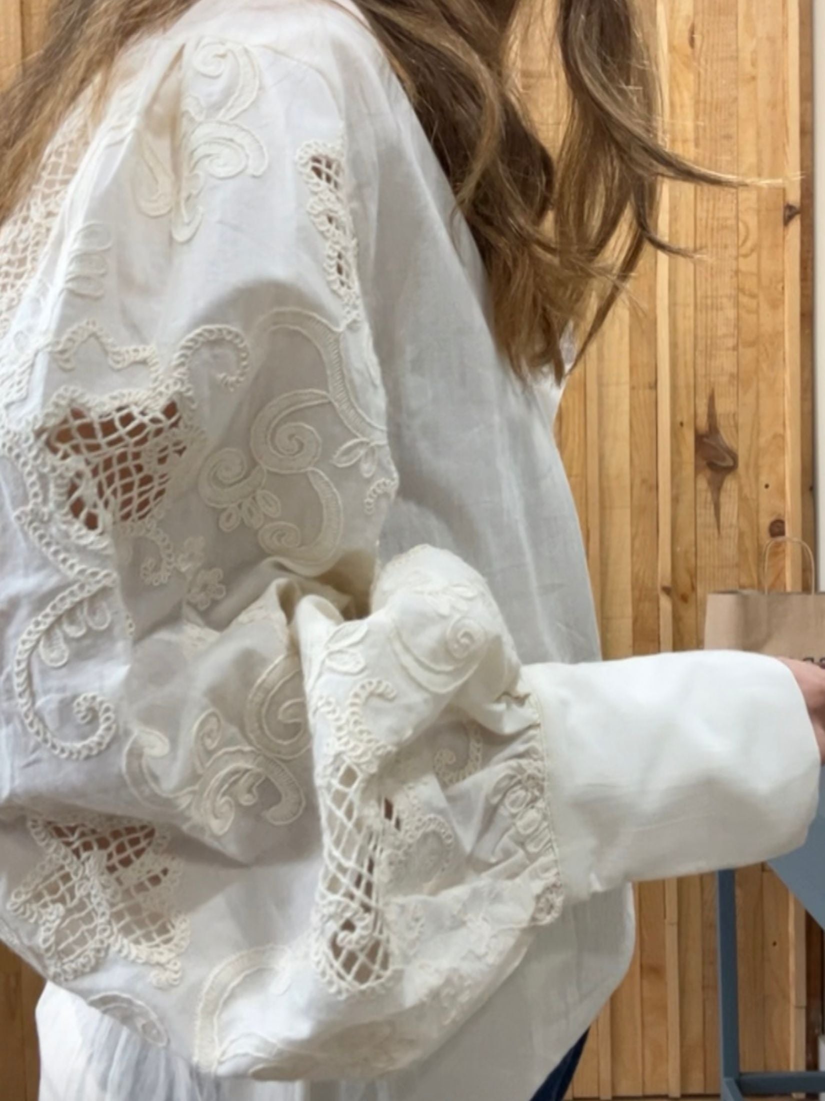 Camisa Manga Abullonada Bordados - Crema