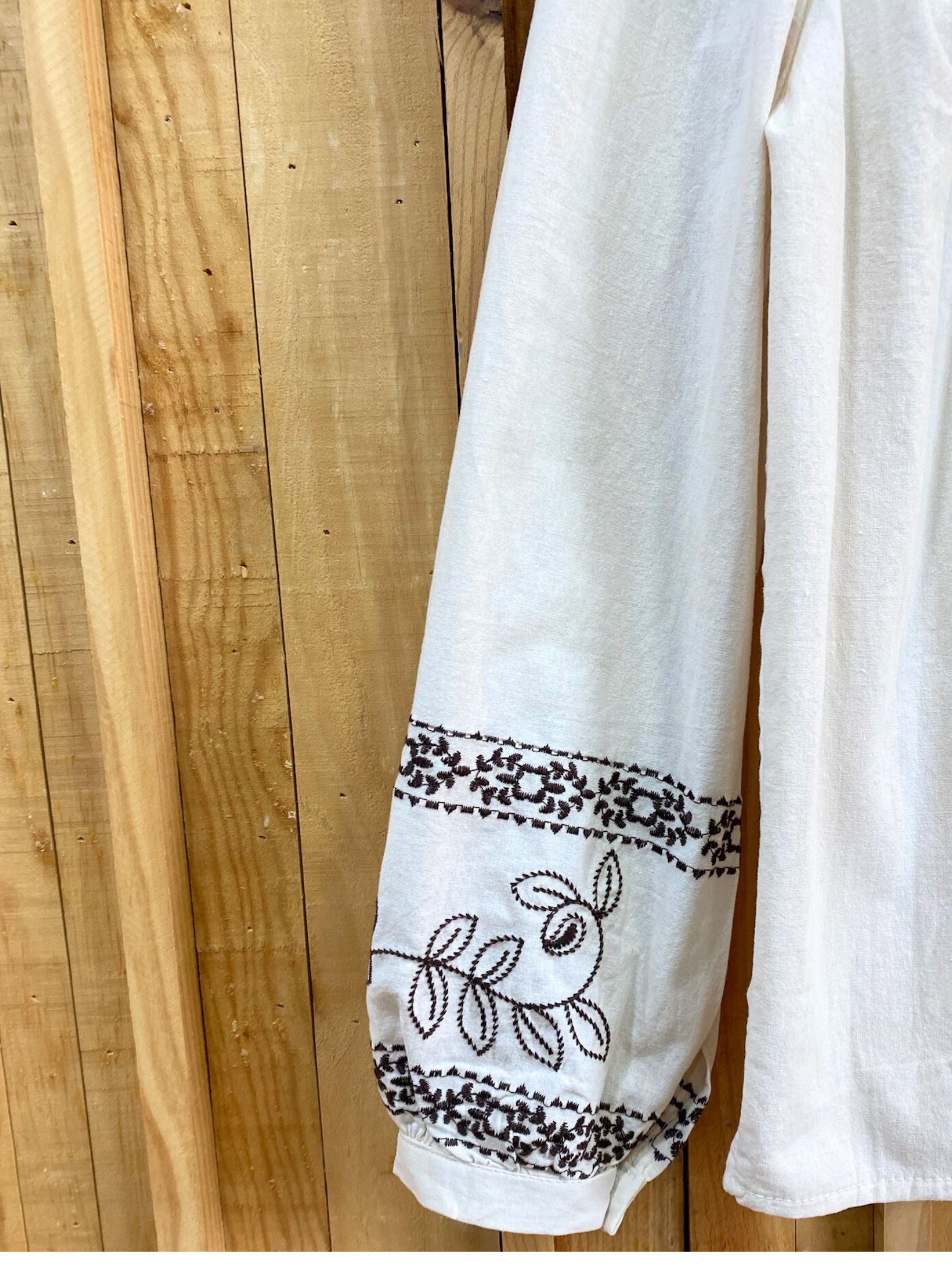 Camisa Bordada Cuello Mao - Beigue y Marron