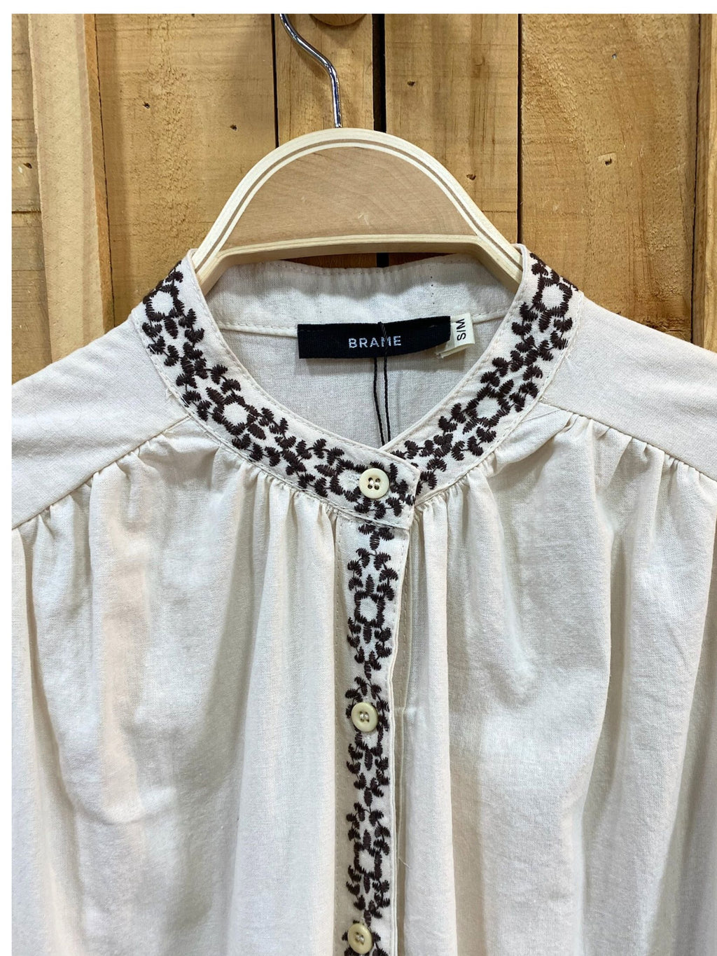 Camisa Bordada Cuello Mao - Beigue y Marron