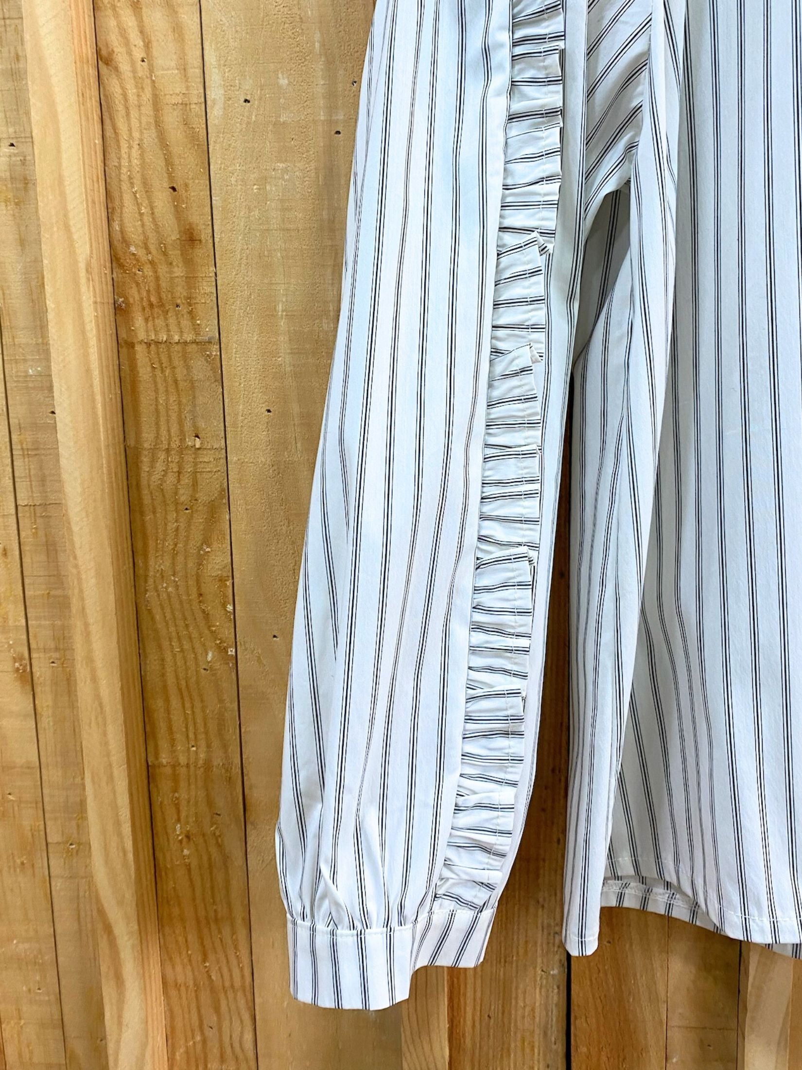 Camisa Rayas Pico Volante Lateral - Blanca