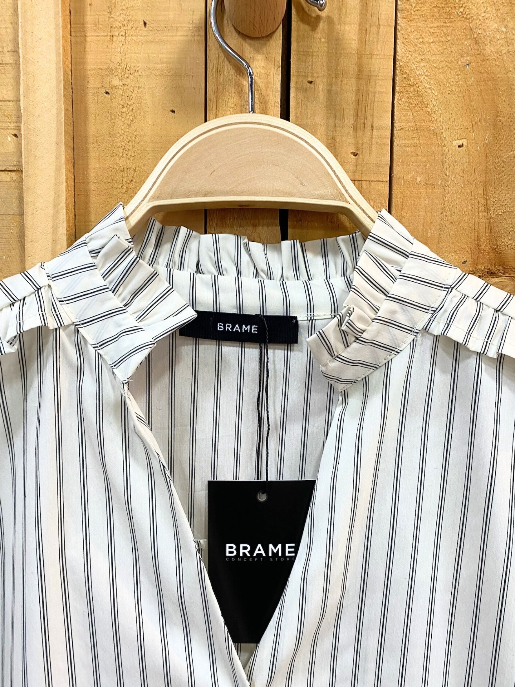 Camisa Rayas Pico Volante Lateral - Blanca