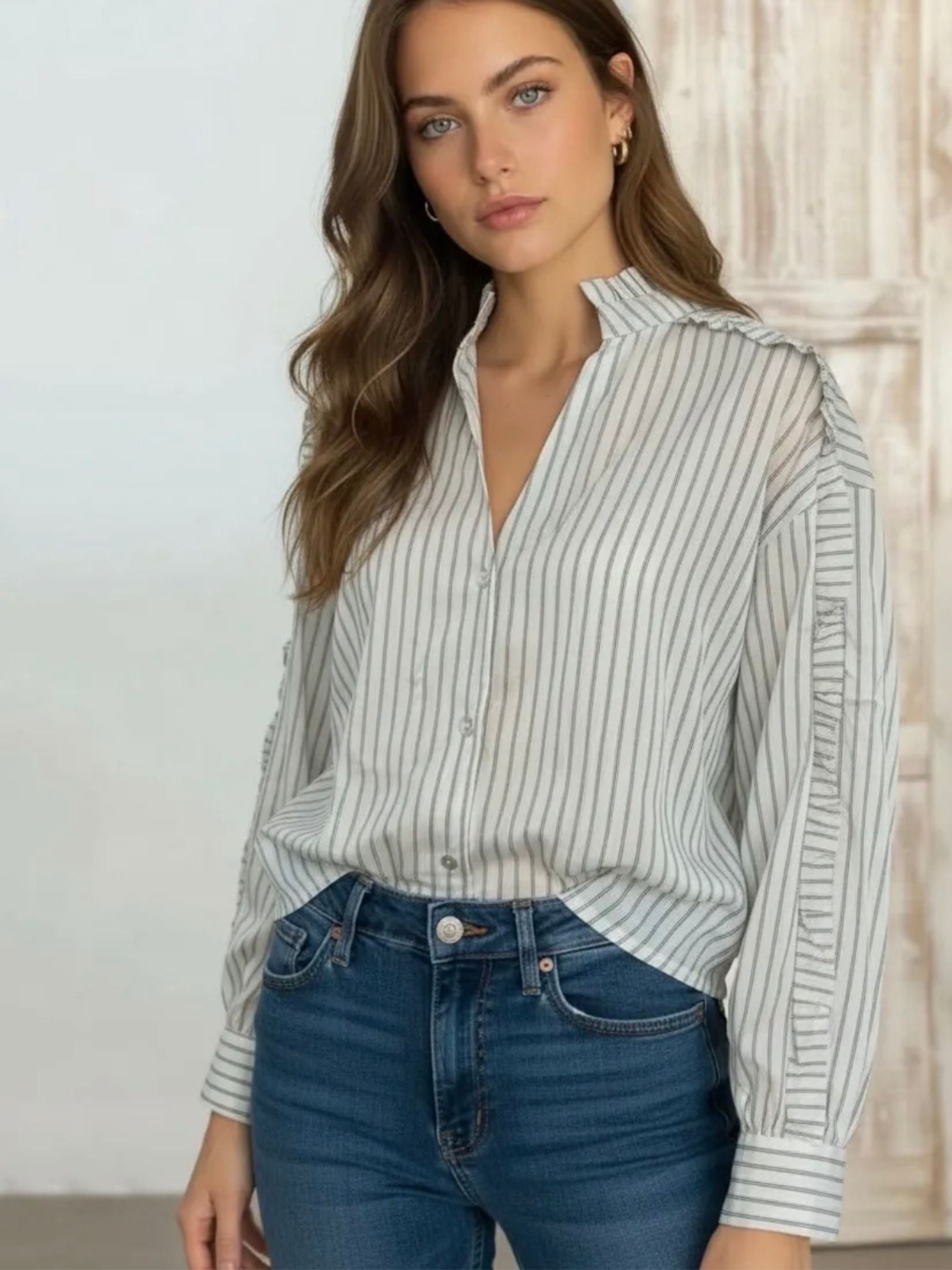 Camisa Rayas Pico Volante Lateral - Blanca