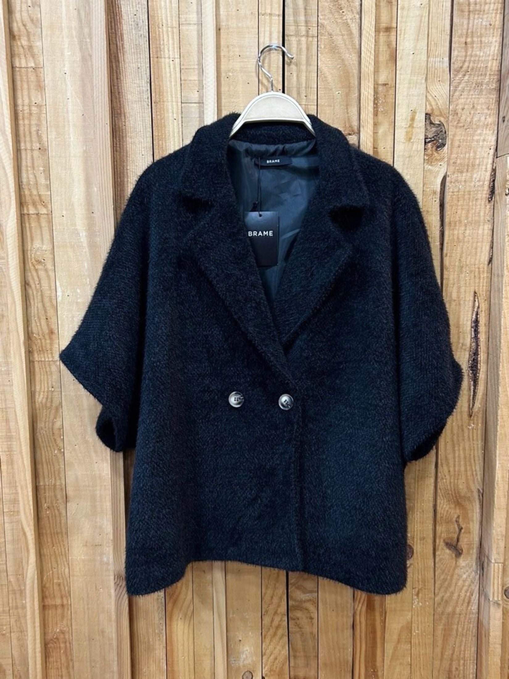 CAPA BOTONES CRUZADOS CON TRABILLA - NEGRA