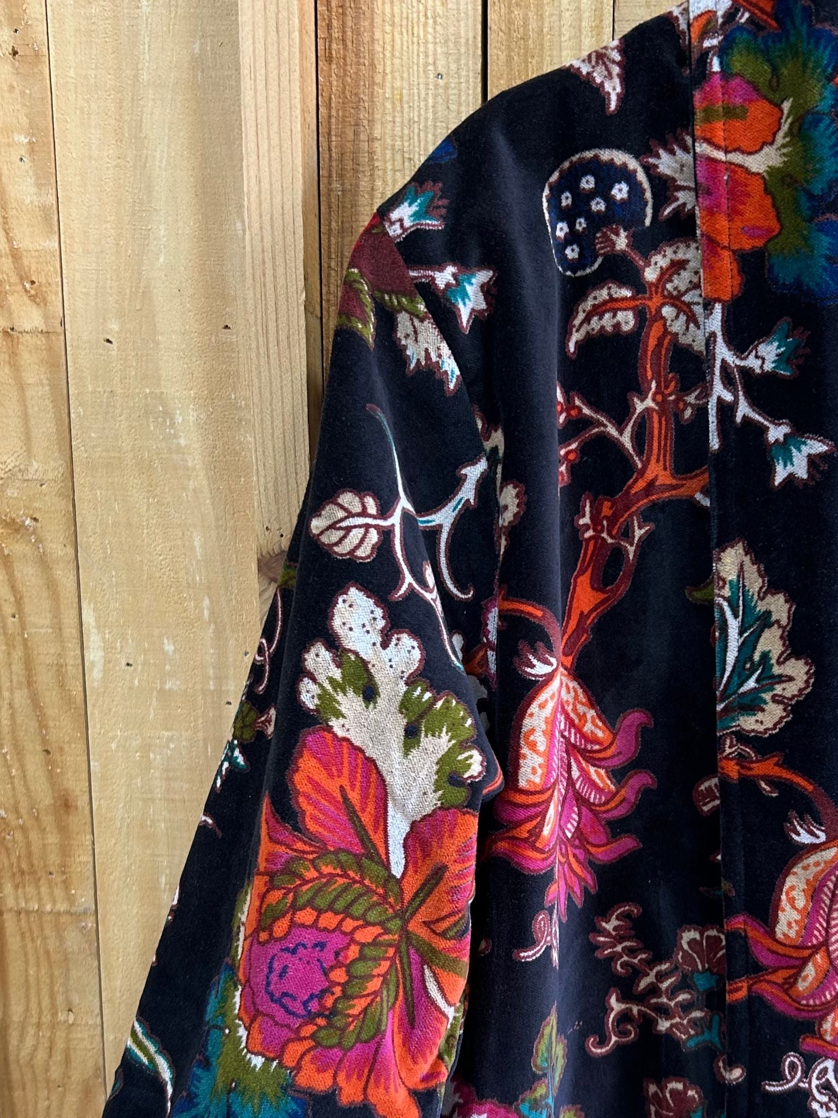 Chaqueta Corta Terciopelo Estampado Flores - Negro