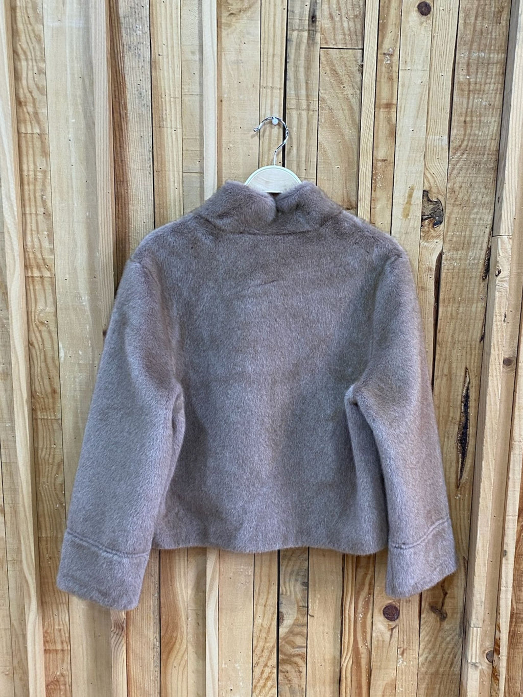 CHAQUETA CORTA PELO BEIGE