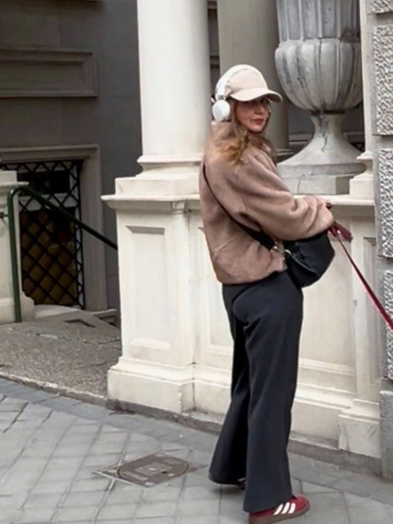 CHAQUETA CORTA PELO BEIGE