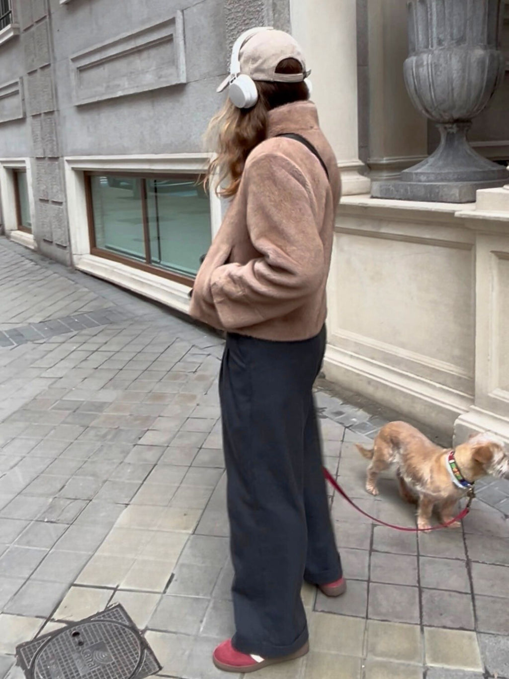 CHAQUETA CORTA PELO BEIGE