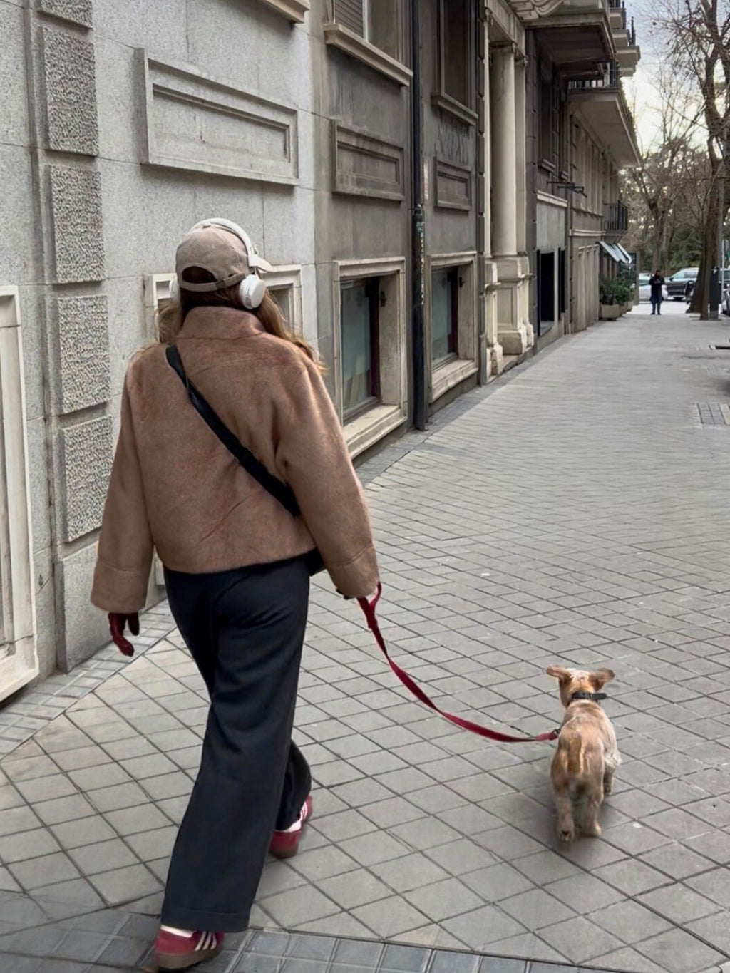 CHAQUETA CORTA PELO BEIGE