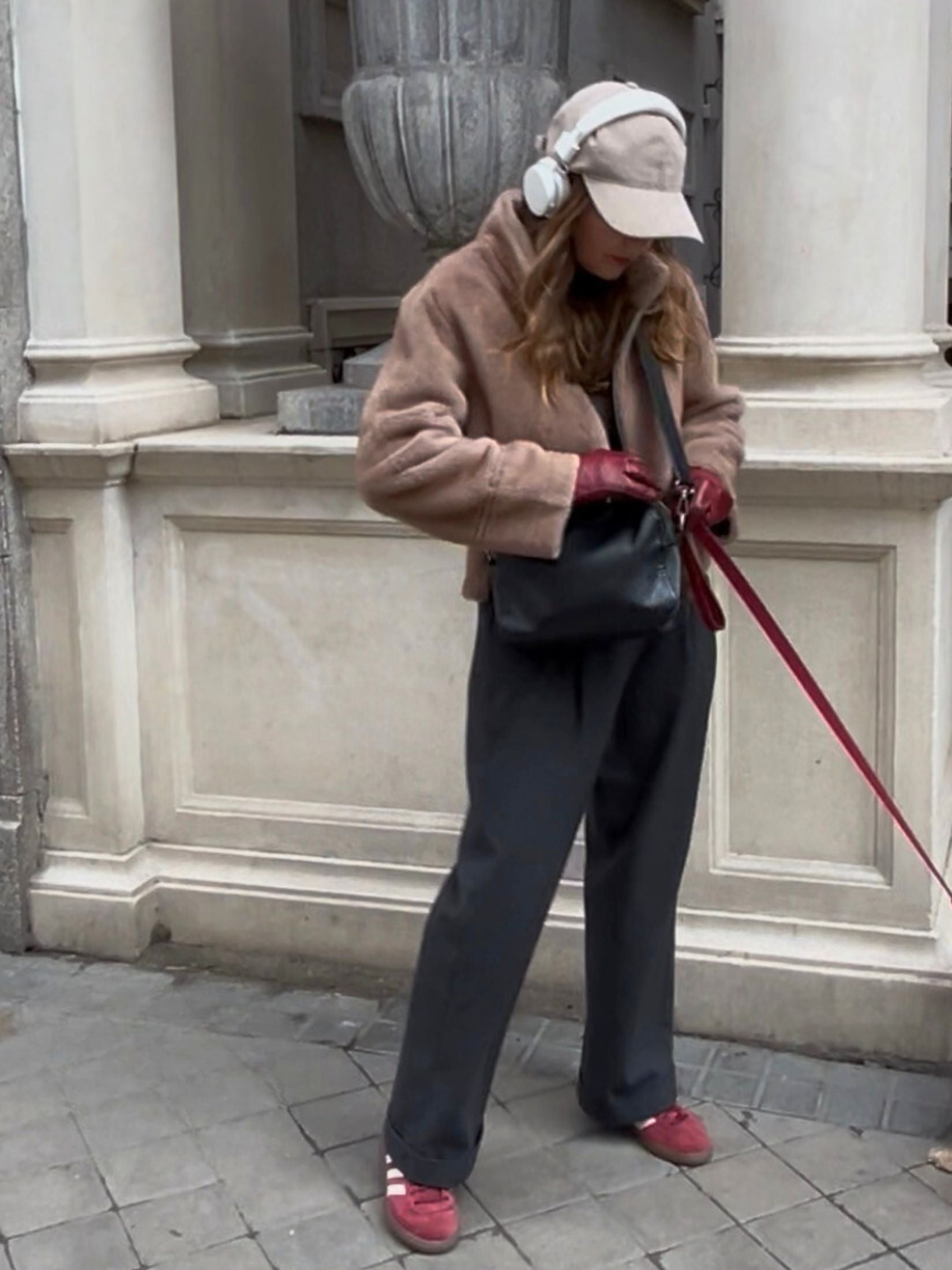 CHAQUETA CORTA PELO BEIGE