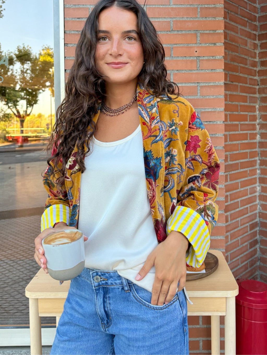 Chaqueta Corta Terciopelo Estampado Flores - Mostaza