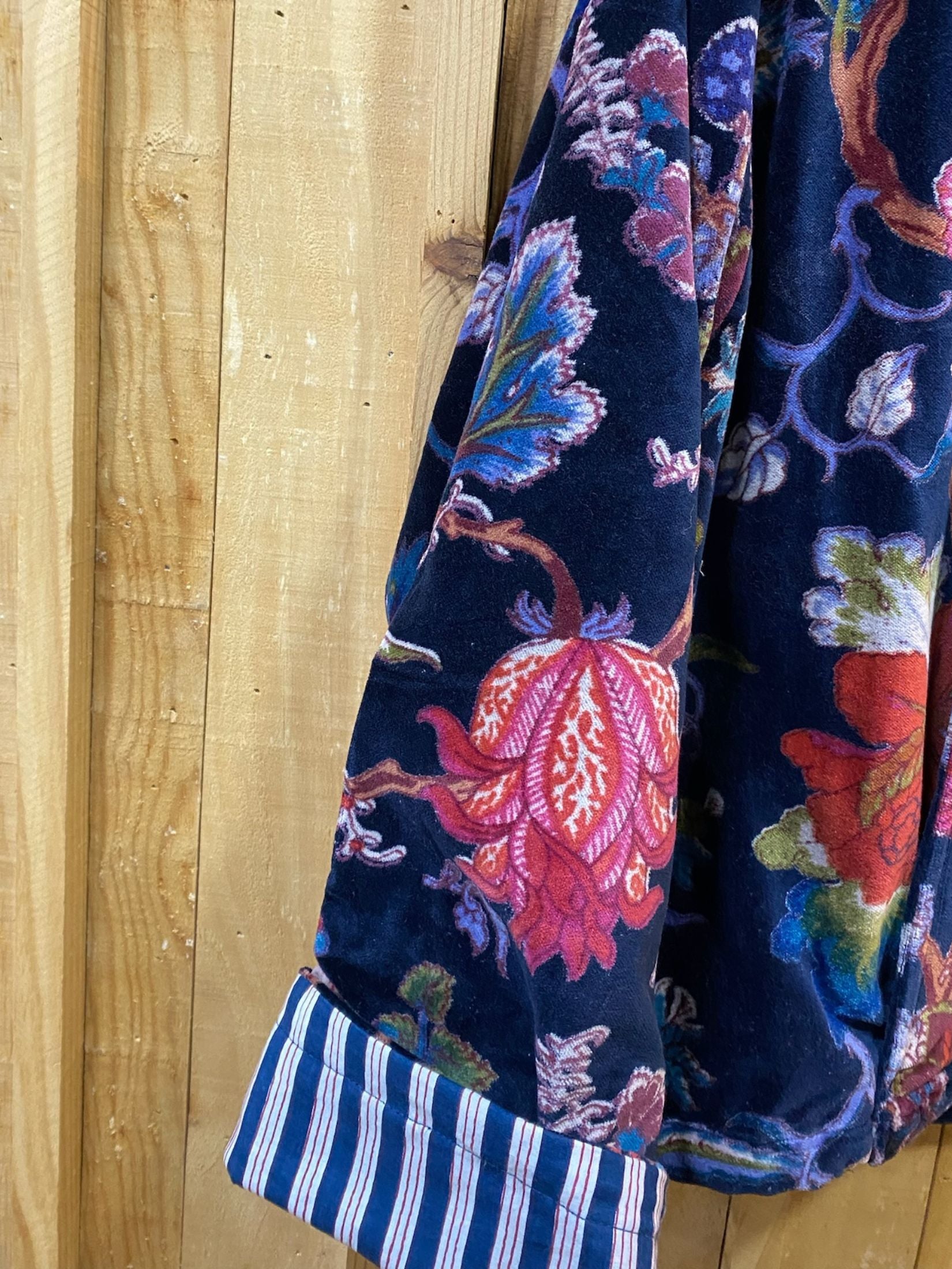 Chaqueta Corta Terciopelo Floral - Azul Marino