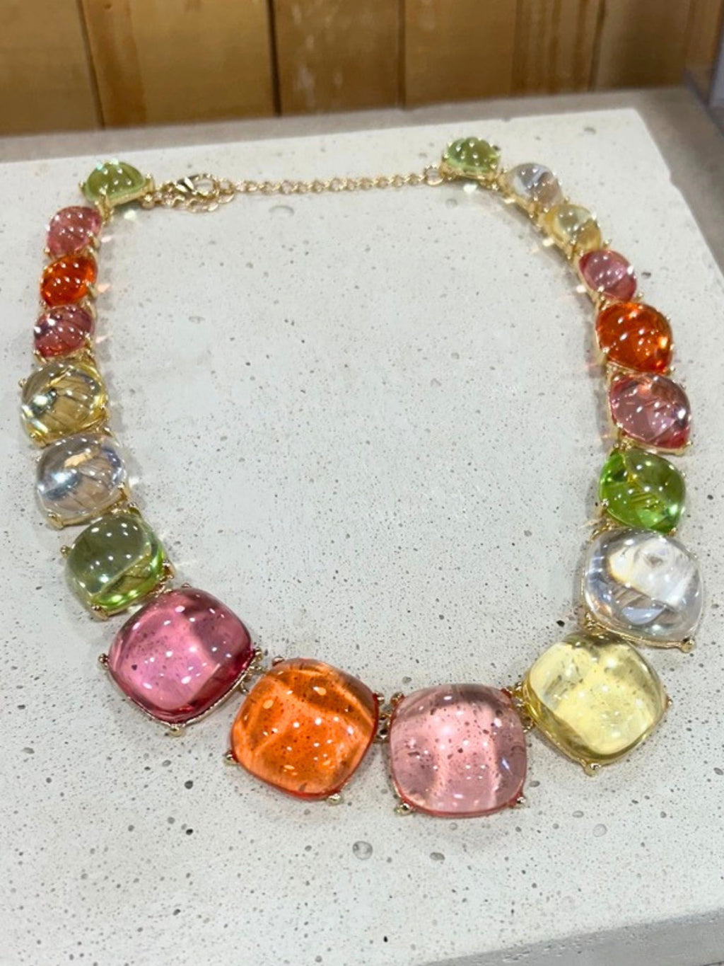 Collar Resina Multicolor Baño Oro 18k