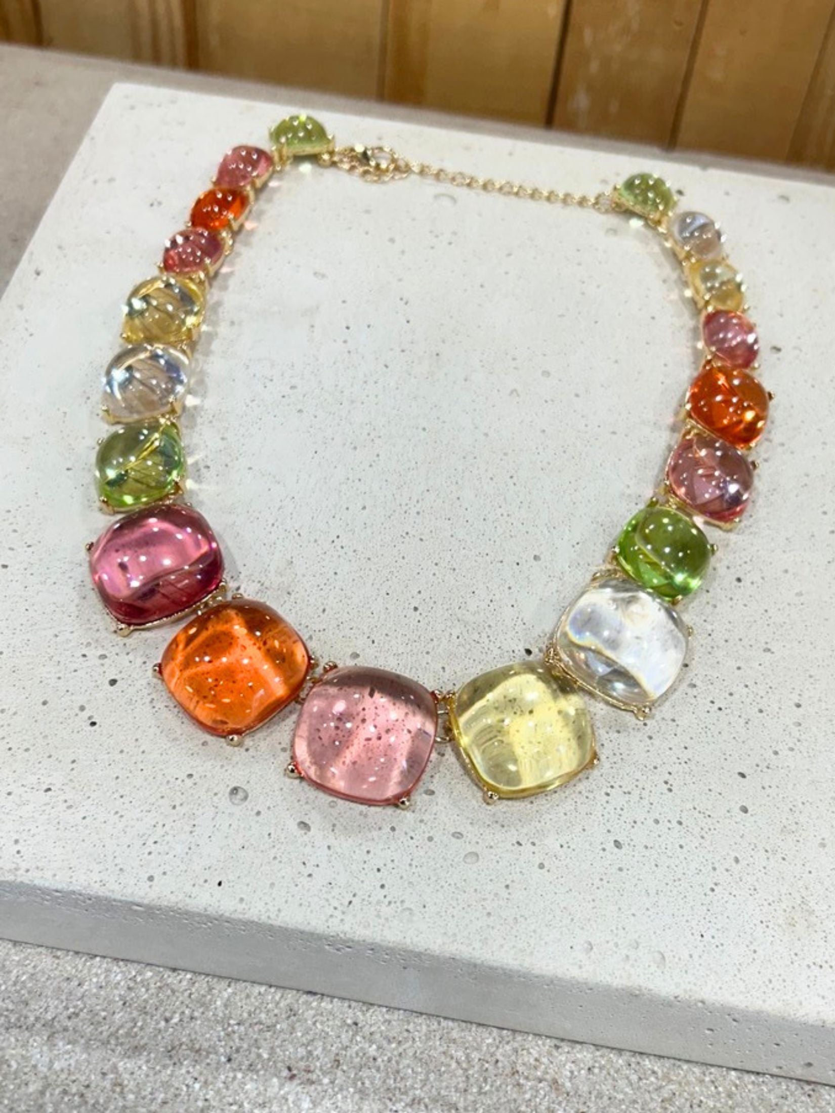 Collar Resina Multicolor Baño Oro 18k