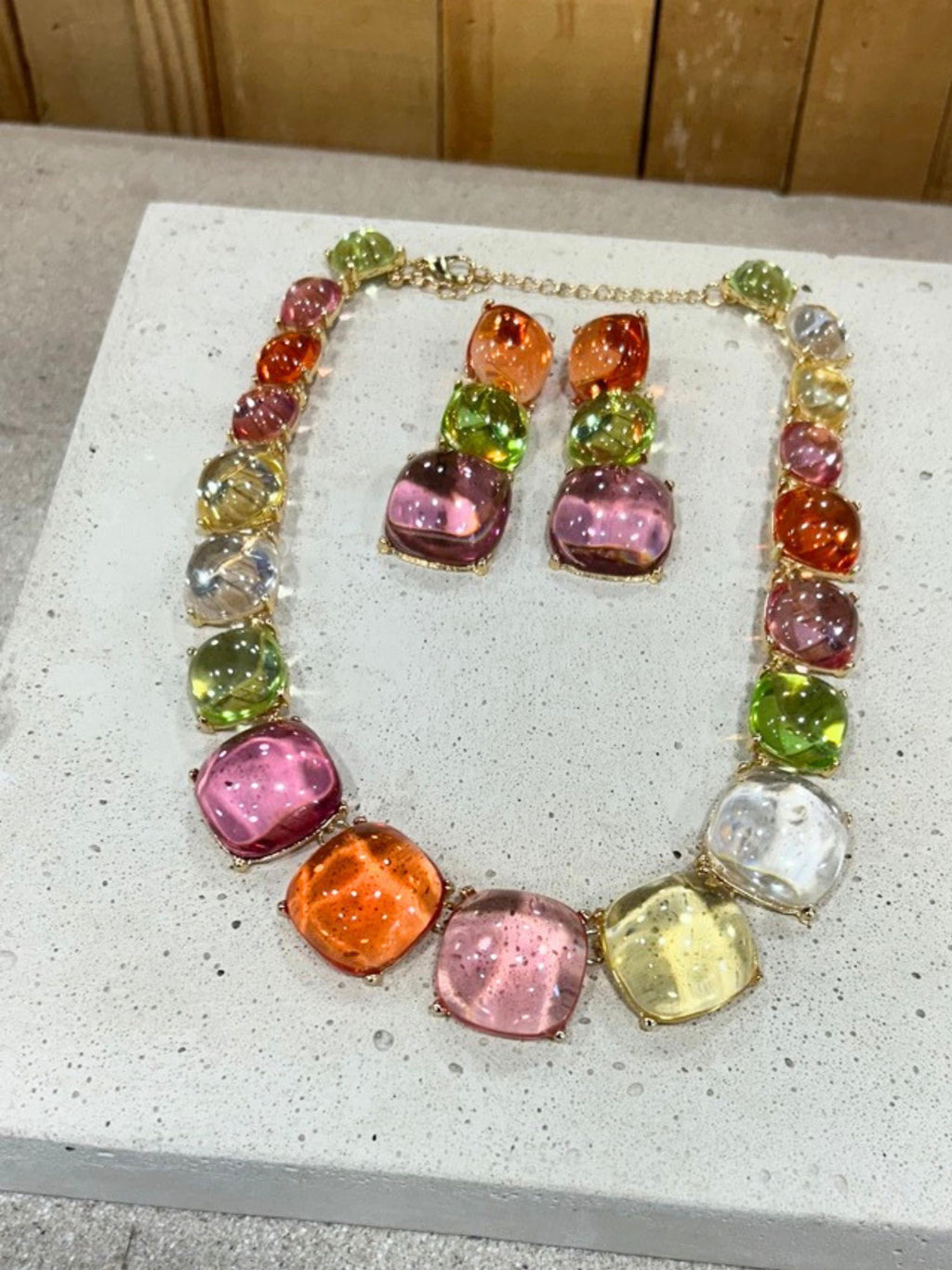 Collar Resina Multicolor Baño Oro 18k
