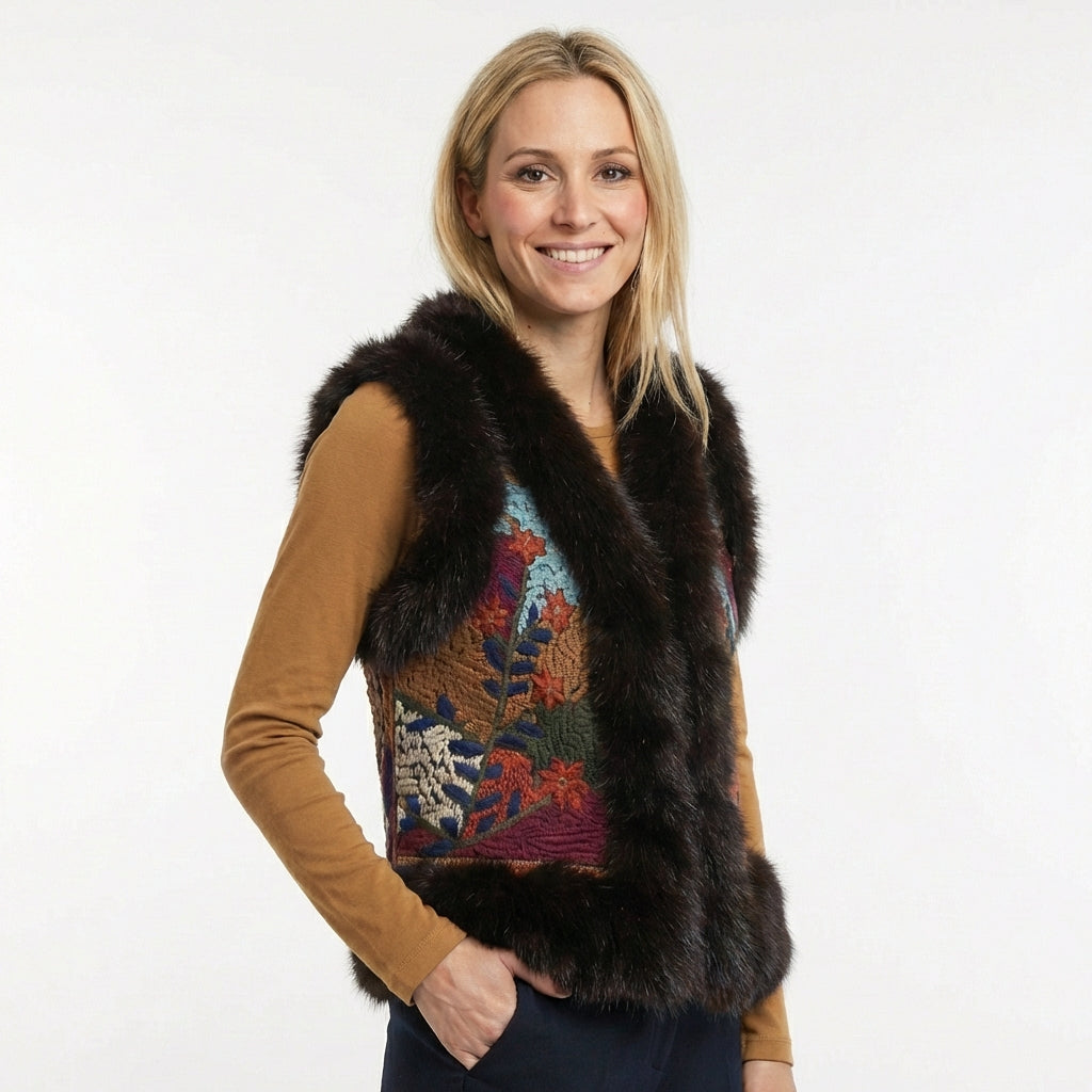 CHALECO BORDADO ETNICO PELO - MARRON