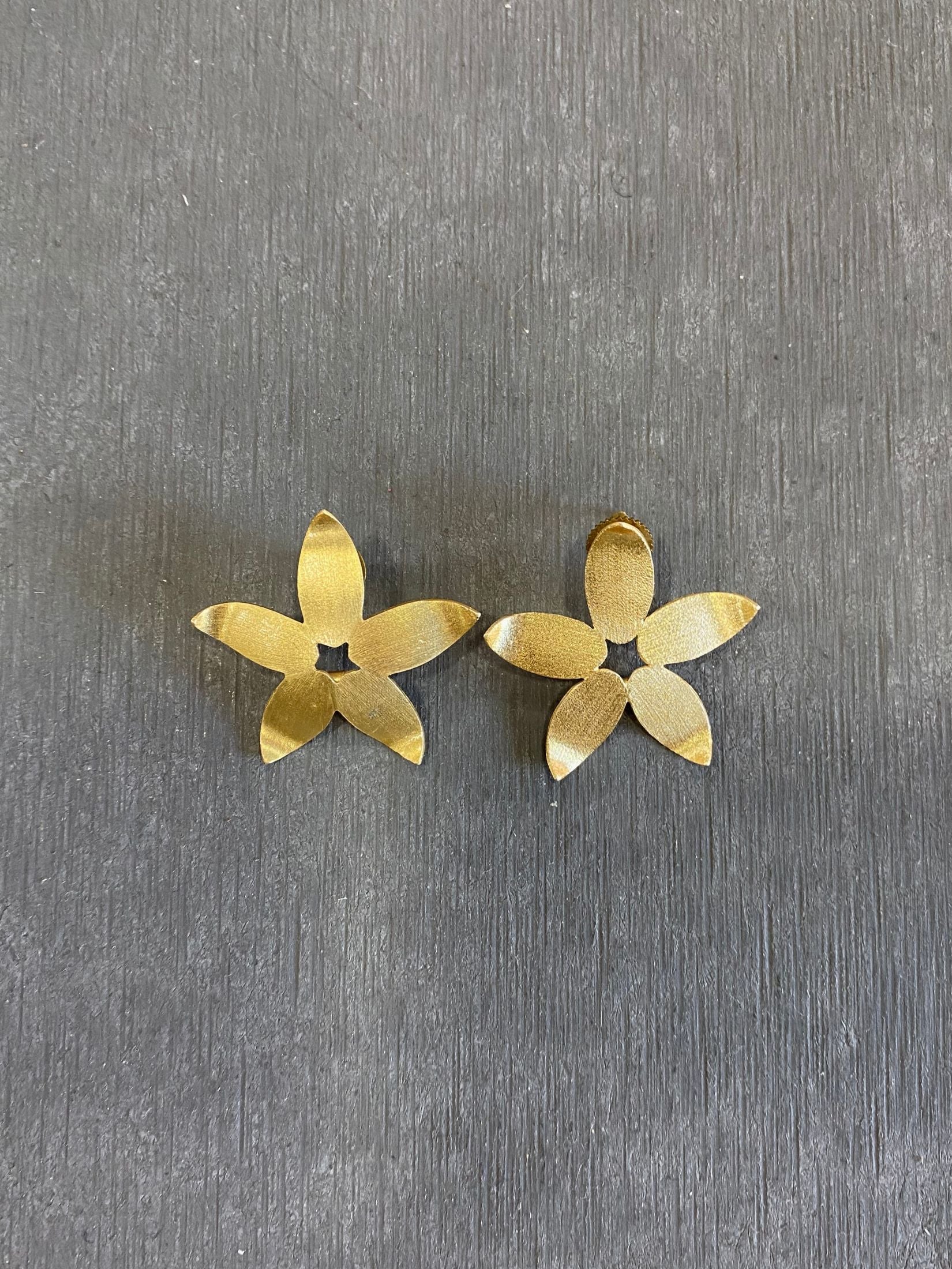 Pendientes Laton Baño Oro - Flor 5 Petalos