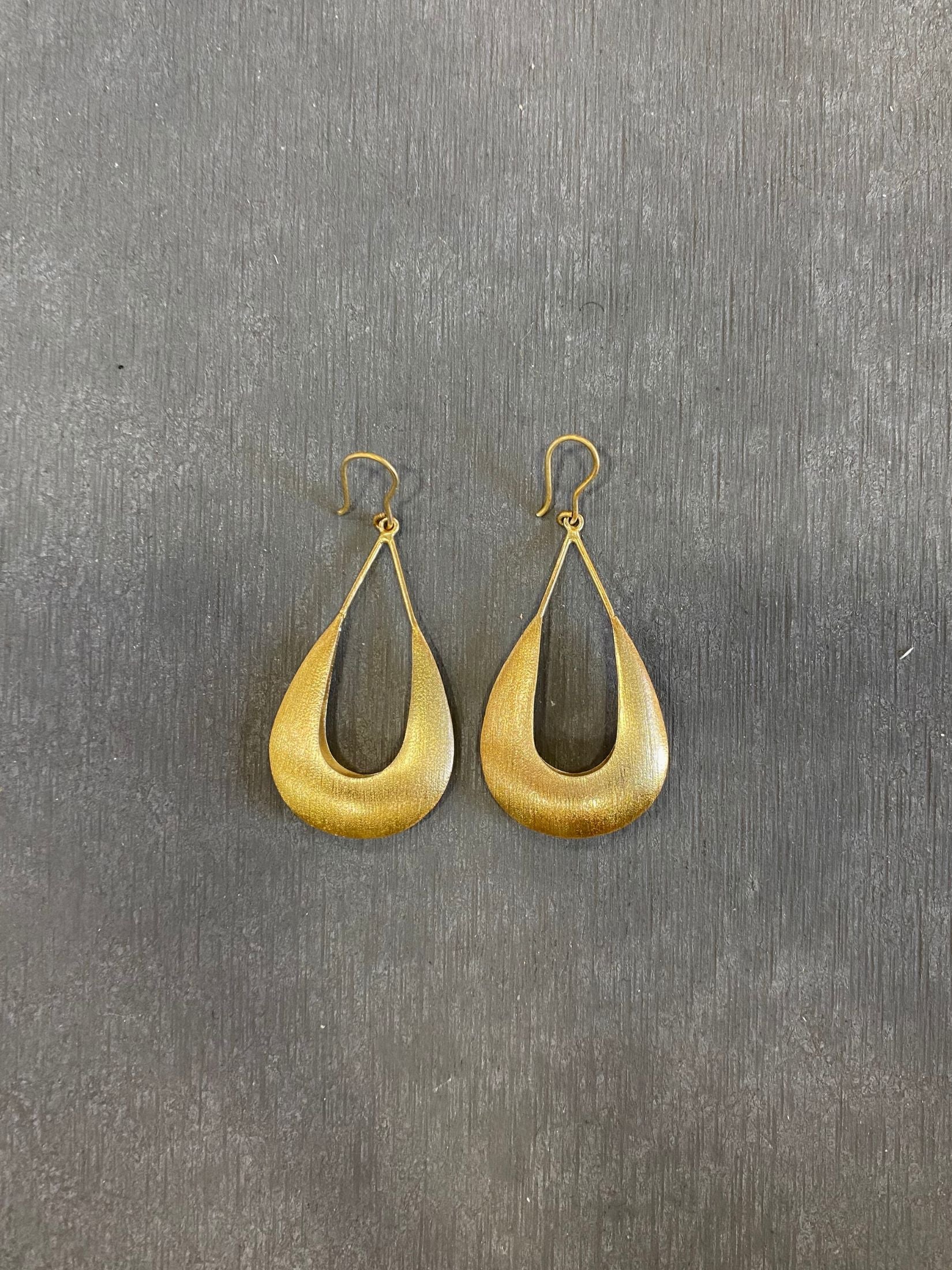 Pendientes Laton Baño Oro - Lagrima