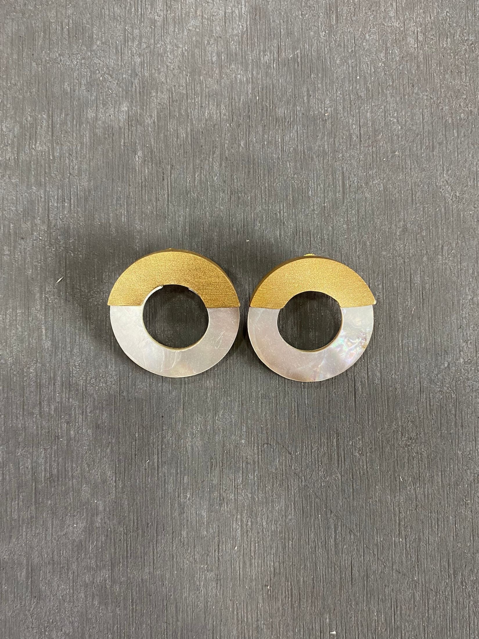 Pendientes Laton Baño Oro - Circulo Nacar