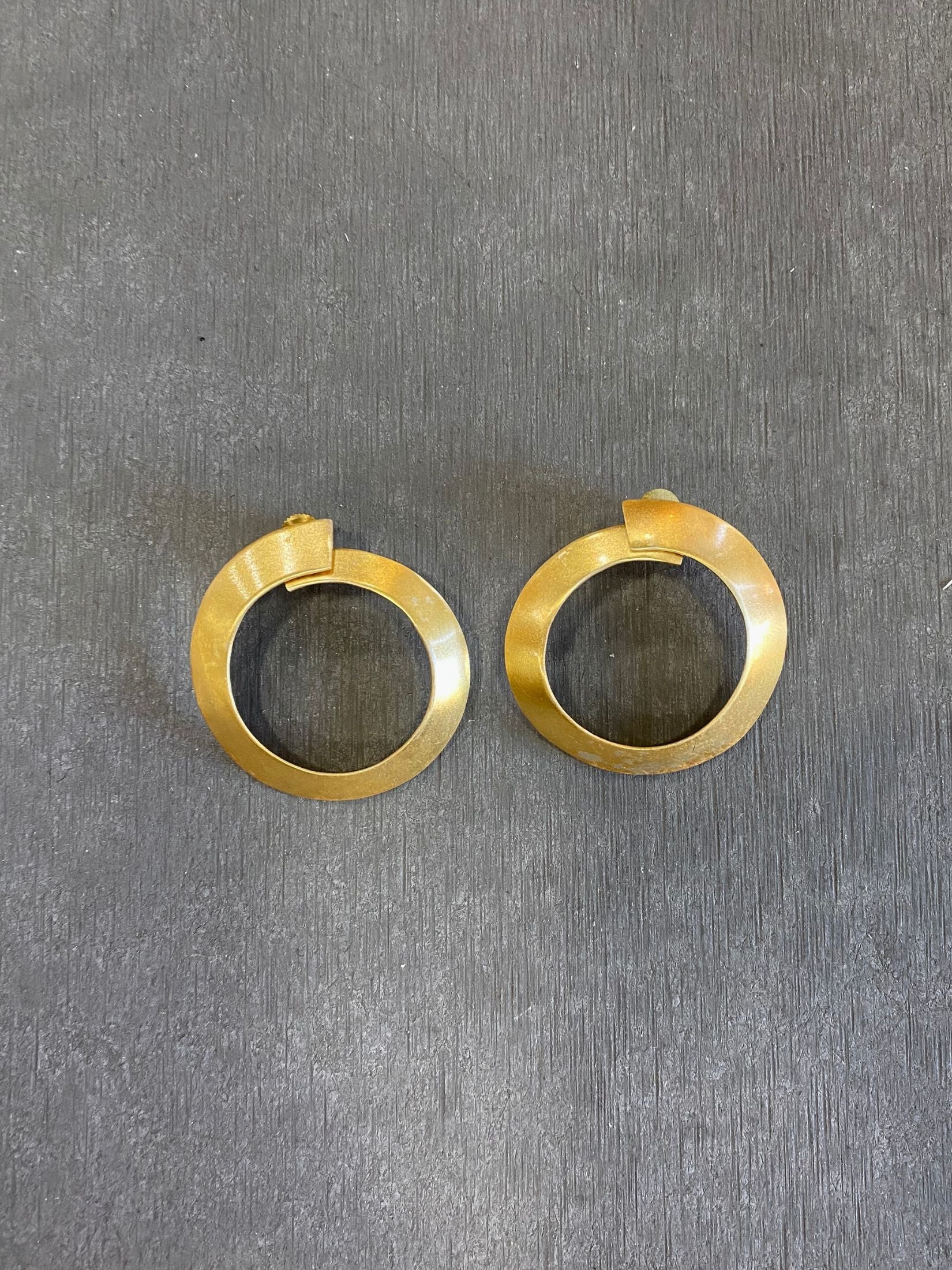 Pendientes Laton Baño Oro - Aro Giro