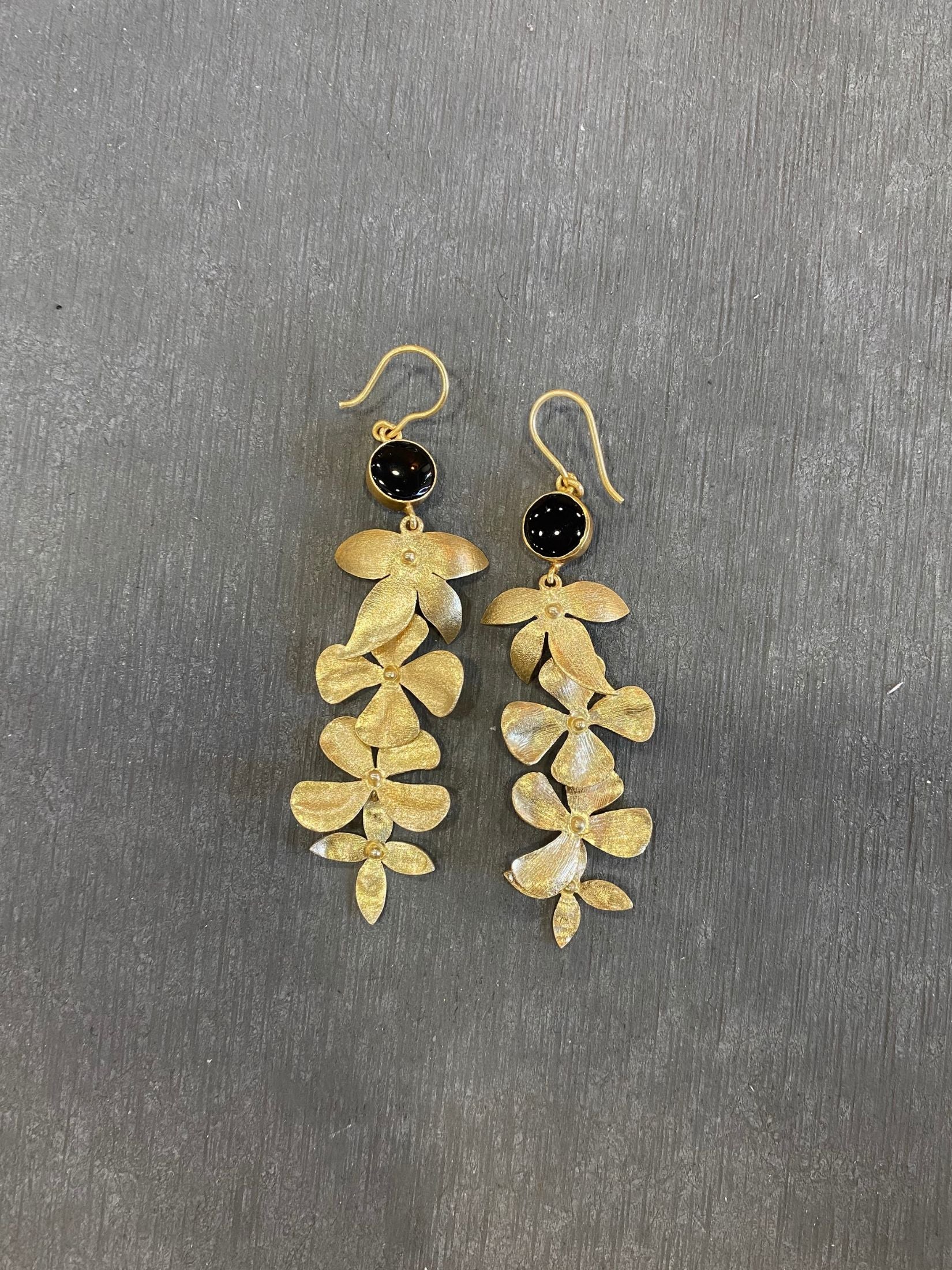 Pendientes Laton Baño Oro - Flores Onix