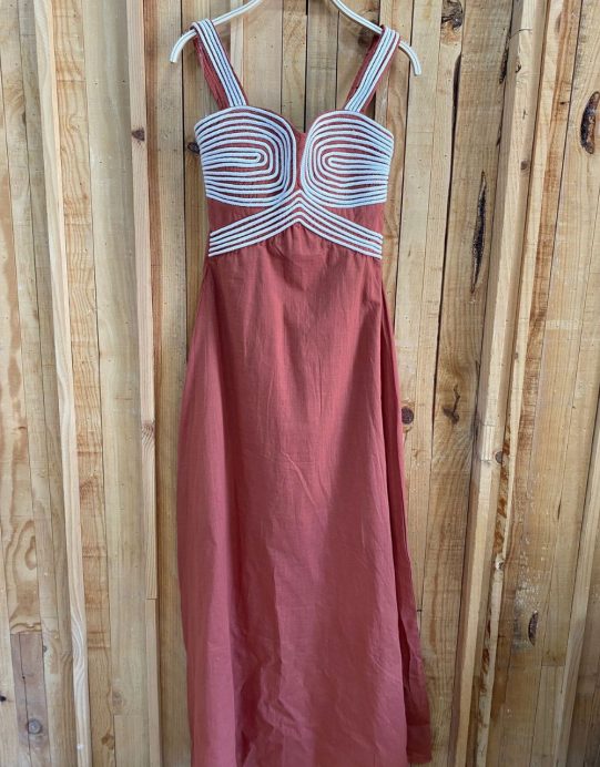 Vestido largo bordado cuerpo Terracota - Imagen 2